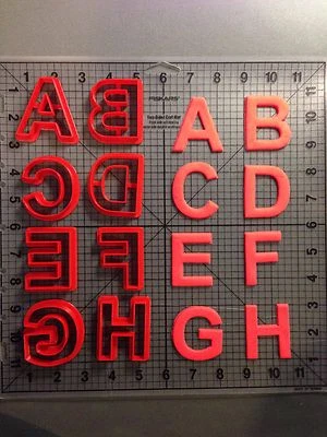 Juego de cortador de galletas Arial Bold Font en mayúsculas Foto 1 de 4