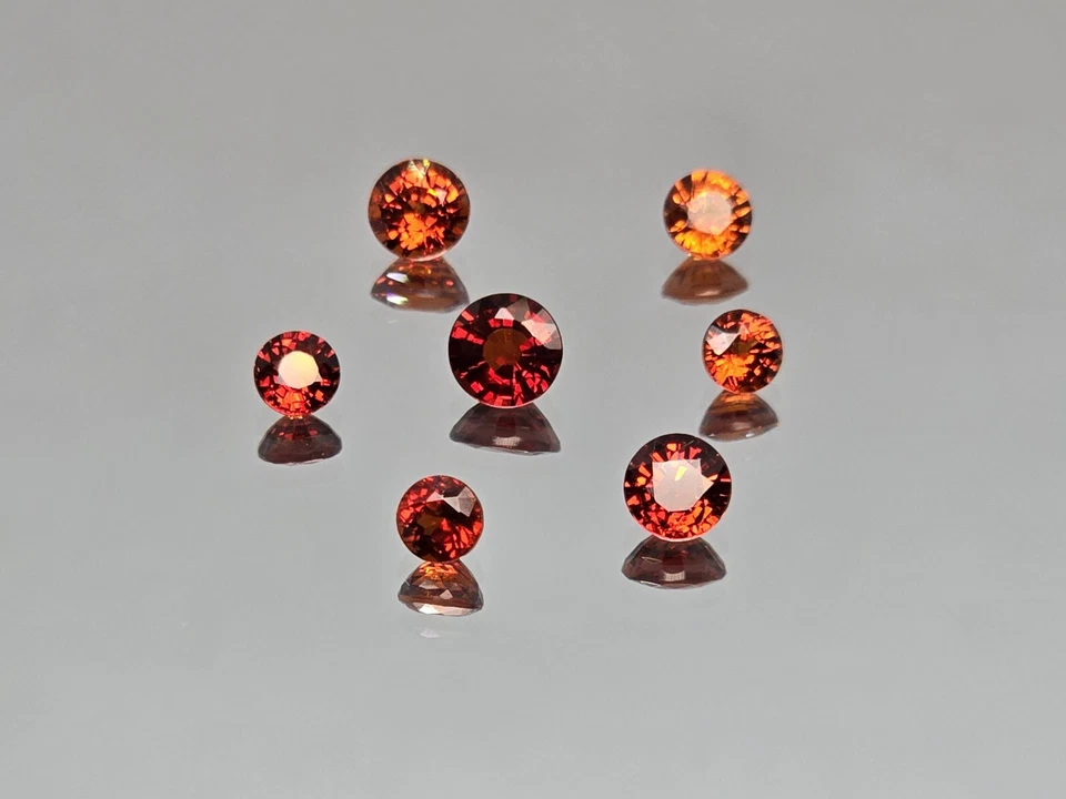 Suite Spessartite Fancy Vivid de 3,4 a 5,6 mm granate África 7 piezas/4,06 quilates sin tratar Foto 1 de 4