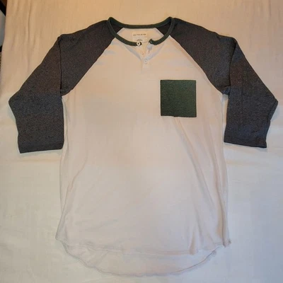 Camisa Raglán On The Byas Manga 3/4 Talla Mediana Pacsun Minimalista Bolsillo Henley Foto 1 de 4