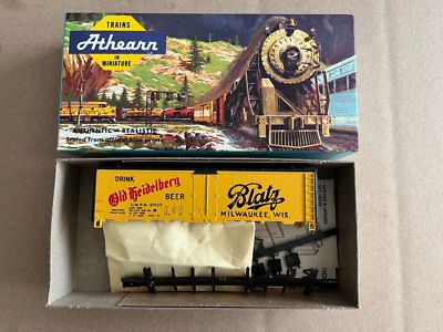 Athearn HO Scale Kit 1603 Blatz Beer Milwaukee Wis. Refrigerator Car URTX - Image 1 of 4