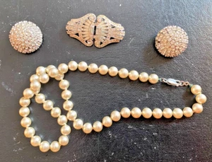 Schmuck Konvolut Perlenkette, Brosche/Ohrklipps u. Ohrklipps - Bild 1 von 13