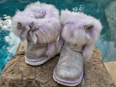UGG 靴子尺寸 4 限量版 UNICORN - 薰衣草和灰色-银色 — 第 1/4 张图片
