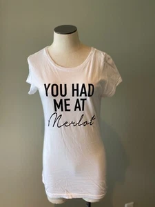 You had me at Merlot Weinrot T-Shirt M Medium Neu Etikett Tiff + Jenn Weiß  - Bild 1 von 2