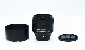 Nikon AF-S 85mm f/1.8 G Lens - USA MODEL - Picture 1 of 5
