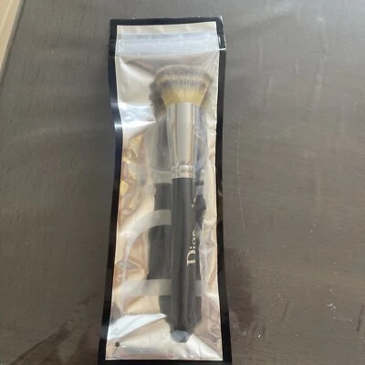 Authentic Dior Backstage Full Coverage Fluid Foundation Brush 12 -new & Sealed - Image 1 of 2