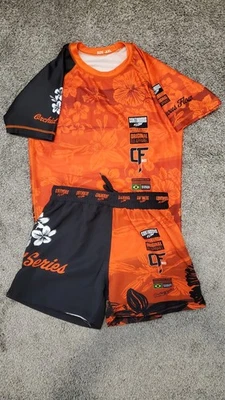 FLUJO CONTINUO BJJ SERIE "ORQUÍDEA" BJ PANTALONES CORTOS Y JUEGO RASHGUARD NARANJA Foto 1 de 4