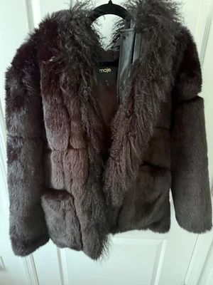 Abrigo de invierno de piel sintética negro Maje Foto 1 de 4