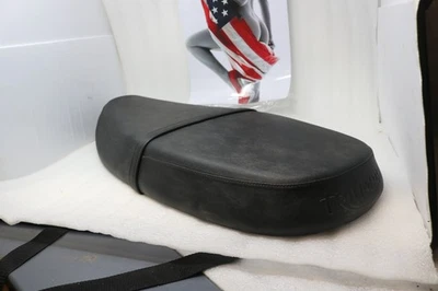 NUEVO MONTAJE ASIENTO TRIUMPH OEM T2301932 Foto 1 de 4