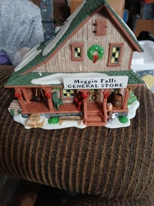 Departamento 56 MOGGINS FALLS TIENDA GENERAL 56602 NUEVA INGLATERRA VILLAGE SERIE - Imagen 1 de 24
