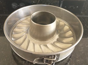 Unusual Vintage 10" Spring Form Bundt Cake Pan Heavy Gage - Picture 1 of 6