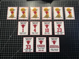 4 Größen - Chicago Bulls NBA Championship & Retired # Aufkleber Banner Set Jordan ROSE - Bild 1 von 10