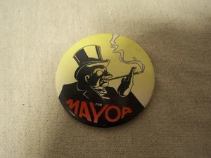 Vintage Film Promo Button Pin 1992 Batman Pinguin für Bürgermeister - Bild 1 von 3