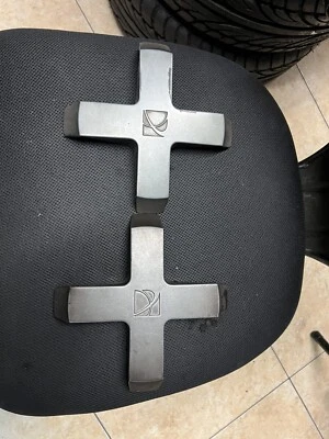 2003 - 2005 年土星离子 16 英寸轮毂盖中心盖对灰色 9594690 — 第 1/3 张图片