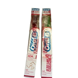 Oral-B Youth 30 3 Row Toothbrushes Vintage Soft End-Rounded Bristles New Sealed - Picture 1 of 4