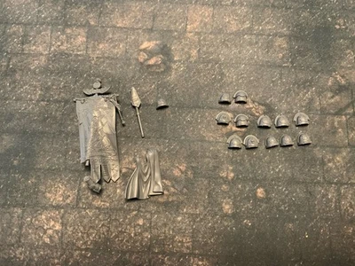 Warhammer40K Space Marine Ultramarine Victrix Guard Bits Shoulder Pads & Banner - Image 1 of 3