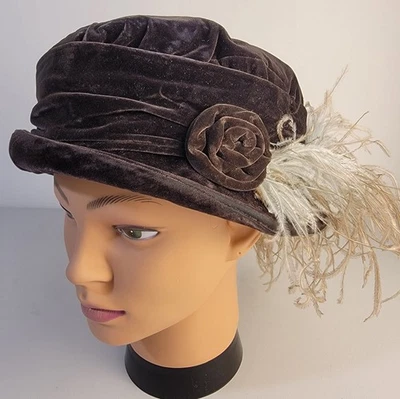 1920s Dk. Brown Velvet Cloche Hat W/ Feathers, Kurzman Store, 385 5th Ave. NYC - Image 1 of 4