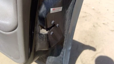 96-02 Saturn Sl1 Sedán Pasajero Derecho Puerta Delantera Cierre Mecanismo Conjunto Foto 1 de 4