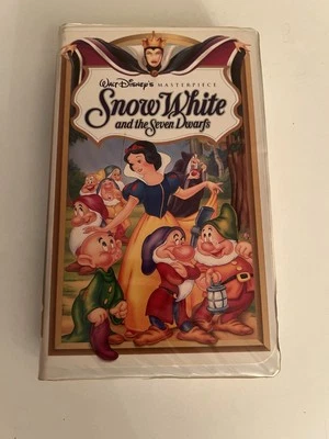 Disney Snow White: Masterpiece Edition Clamshell VHS - Image 1 of 2