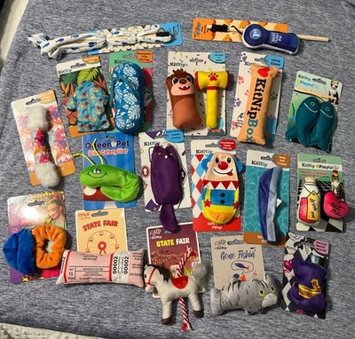 Enorme Lote de Brinquedo para Gatos 20+ Novo Kit de Brinquedos CatnipBox AFP Varinha de Pelúcia Pacote de Guloseimas Presente - Imagem 1 de 4