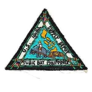 Vintage EE. UU. Parche bordado triángulo Naval Supply Depot Subic Bay Filipinas - Imagen 1 de 2