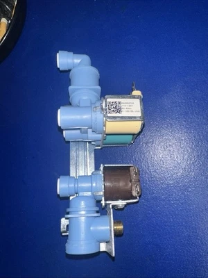 Válvula de agua triple para refrigerador ERP 242252702 Foto 1 de 4