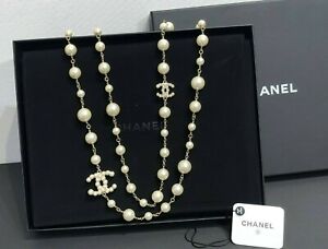AUTH CHANEL CC LOGO CHAIN NECKLACE WITH IMITATION PEARLS GOLD METAL PEARL WHITE