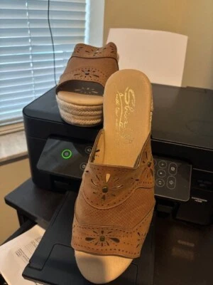 NWT SBICCA Collection BROWN STUDDED Leather Platform Wedge Heel Sandals SZ 9 - Image 1 of 4