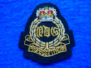 1ST QUEENS'S DRAGOON GUARDS OFFICERS MESS DRESS ARM BADGE, BRITISH MADE - Foto 1 di 2