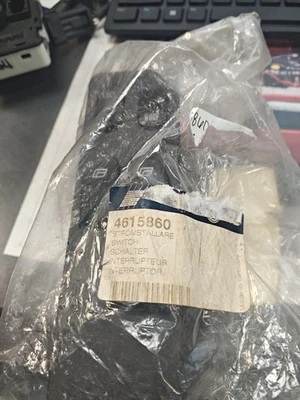 NEW OE Saab NG 900 3 Dr Window Switchpack W Sunroof and Central Locks 4615860 - Image 1 of 3