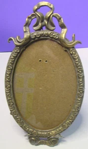 Marco de fotos de vidrio convexo ovalado victoriano de latón de 10" respaldo de fieltro pátina pesada - Imagen 1 de 12