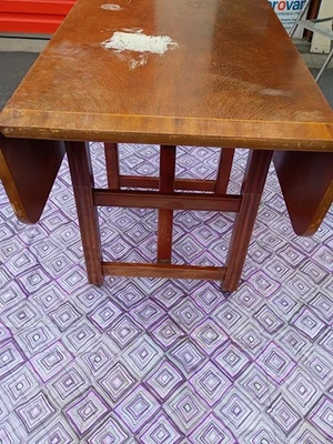 Mesa plegable rectangular vintage de Baker necesita algo de trabajo/repavimentación Foto 1 de 4