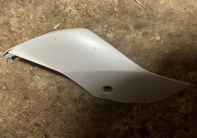 PAINEL DE CARENAGEM TRASEIRO DIREITO BRANCO DUCATI PANIGALE 899 959 1199 1299 - Imagem 1 de 2
