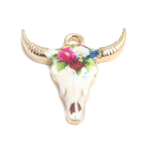 10 Cow Skull Shaped Gold Plated Charm Pendant & Cerise/White Rose Enamel Detail - Foto 1 di 2