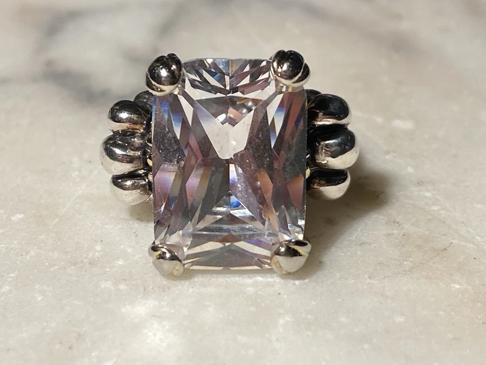 Anillo de plata 925 corte esmeralda circonita cúbica cristal acento caviar Foto 1 de 4