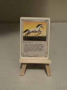 MTG - 3rd Edition - Revised - Pearled Unicorn - Common - Picture 1 of 2