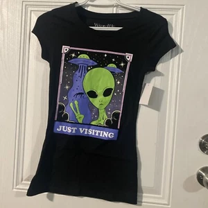Wound Up Alien Just Visiting Graphics Black T Shirt Women Juniors XS (1) New - Picture 1 of 7