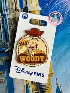 Prendedor original Toy Story Sheriff Woody 2025 de los parques de Disney - Imagen 1 de 1