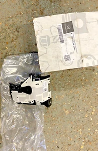 New Genuine Mercedes C Class W205 Left Door Mirror Aerial Antenna A2059057801 - Picture 1 of 3