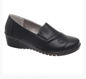 Pierre Dumas Woman's Black Walking Shoes Width SZ 8, 9, 10, 11, - Picture 1 of 3