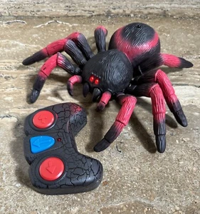 Terra by Battat RC Spider Tarantula Red Infrared Remote Control Spider w/ Remote - Picture 1 of 9
