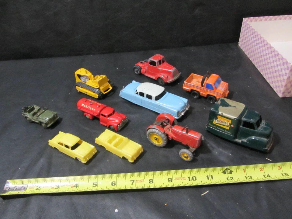 Tractor de colección con Railway Express Agency Mobilgas Senko Austin Champ Tootsie Foto 1 de 4