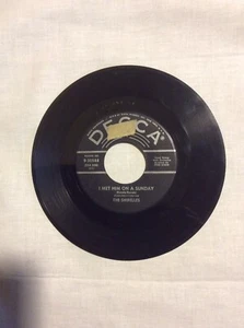 Shirelles on Decca "I Met Him On A Sunday" Excellent Female Doo Wop - Picture 1 of 2