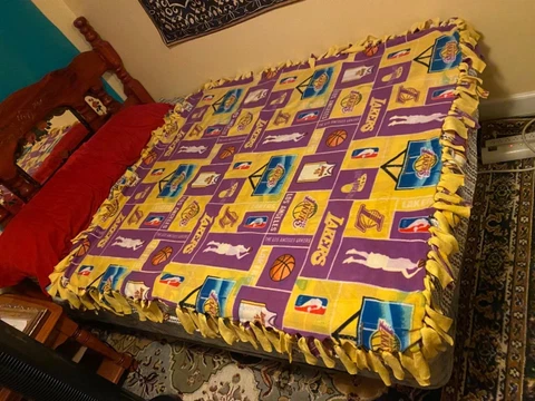 Los Angeles Lakers Fleece blanket, double-sided, hand-tied 66" by 61" w/ fringe Cover