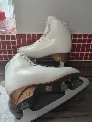 Risport Rf Patines de Hielo Ligeros Patines Figura Talla 240 Reino Unido Talla 3 Foto 1 de 4