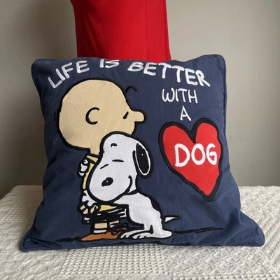 Funda de almohada y almohada Pottery Barn Peanuts Snoopy Life Is Better With A Dog 2018 Foto 1 de 4