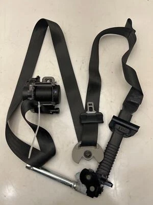 Преднатяжитель переднего ремня безопасности для седана KIA Forte 14–18 годов выпуска для правостороннего пассажира черный - Изображение 1 из 4