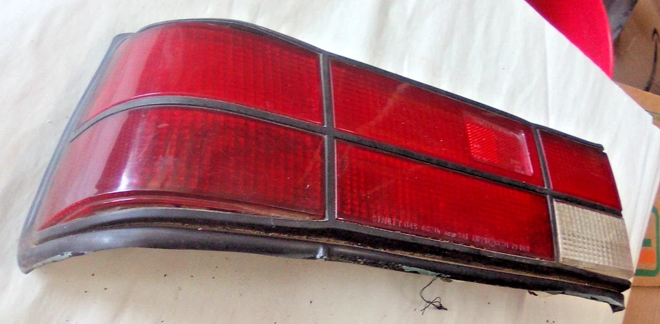 MAZDA 626 LH 1982 LÁMPARA TRASERA USADA OEM LOC-181DG Foto 1 de 4