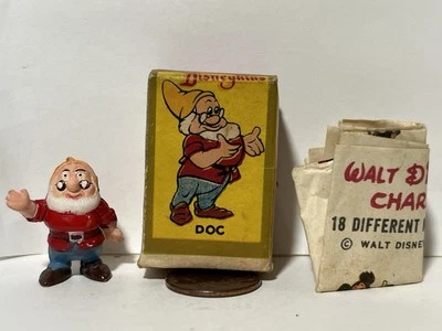 Figura de plástico enano Marx Disneykins Doc con caja personaje de Blancanieves de Walt Disney Foto 1 de 4
