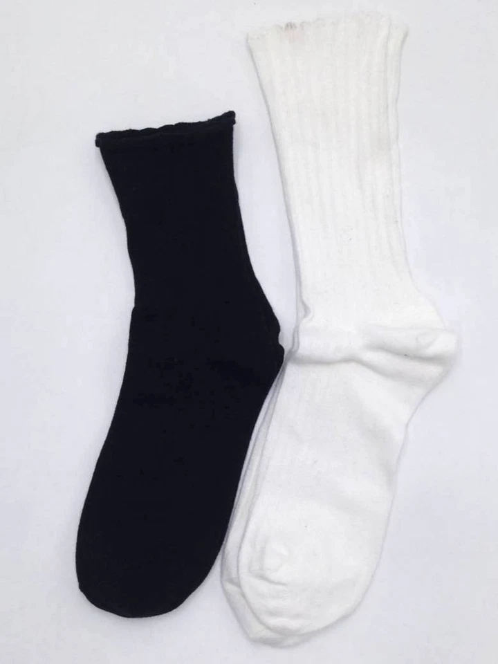 Paquete de 2 pares de calcetines negros blancos de algodón talla única Bloomingdale'S para mujer $34 Foto 1 de 3