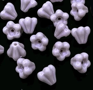 25 cuentas de flores de campana de bebé de vidrio checo - amatista opalescente 6x4 mm - Imagen 1 de 4